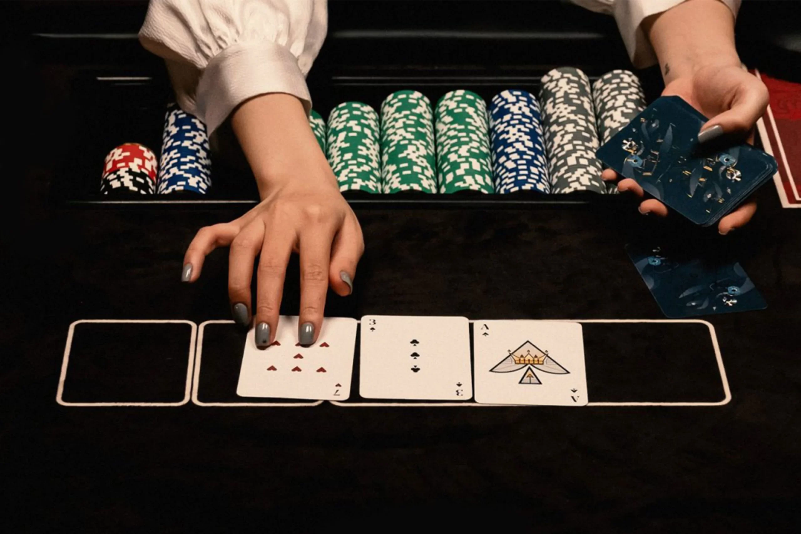 Lựa chọn khi chơi Poker ee88  trong mỗi vòng cược